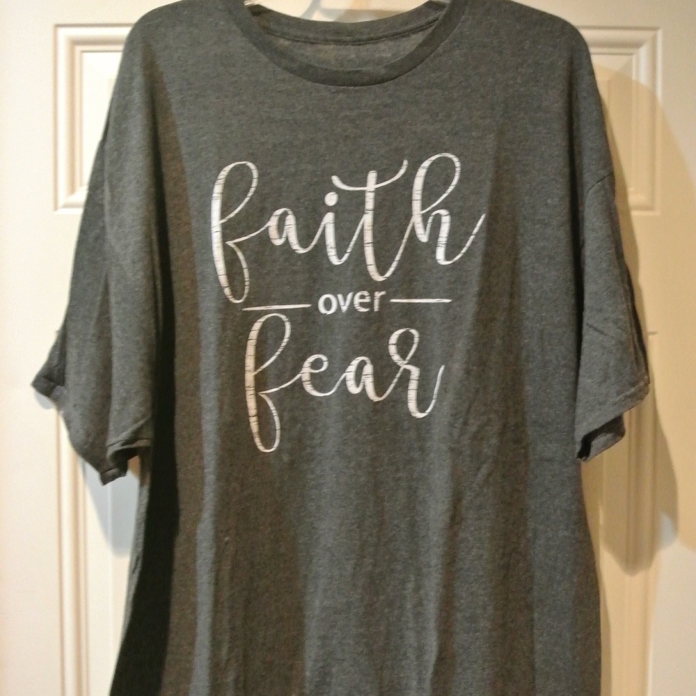 WOMENS 2X FAITH OVER FEAR GRAY TSHIRT